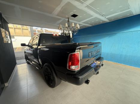 RAM 1500 5.7 V8 LIMITED NIGHT EDITION CABINE DUPLA 4X4 AUTOMTICO, Foto 4