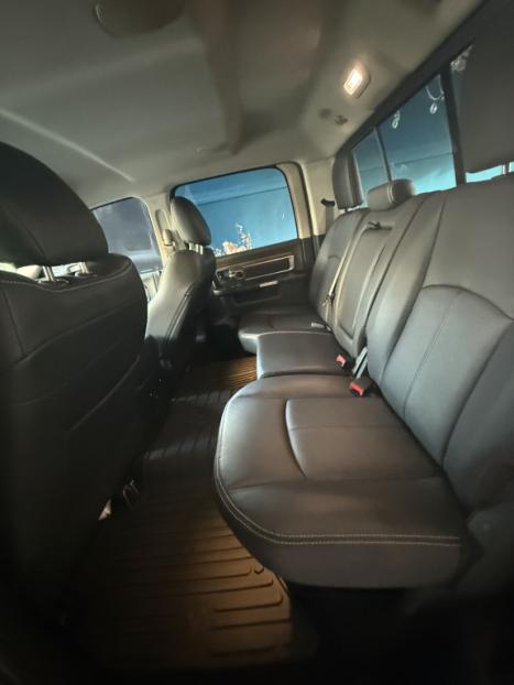RAM 1500 5.7 V8 LIMITED NIGHT EDITION CABINE DUPLA 4X4 AUTOMTICO, Foto 9