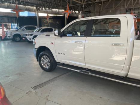 RAM 3500 6.7 I6 LARAMIE CABINE DUPLA TURBO DIESEL AUTOMTICO, Foto 3