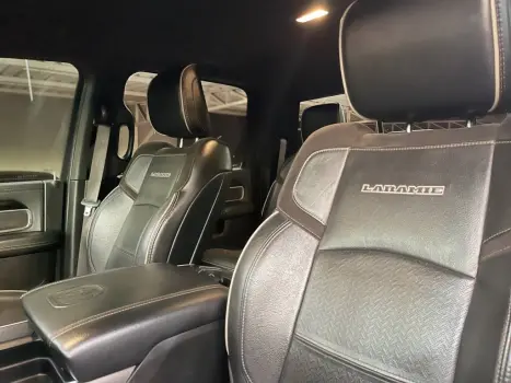 RAM 3500 6.7 I6 LIMITED LARAMIE CABINE DUPLA TURBO DIESEL AUTOMTICO, Foto 22