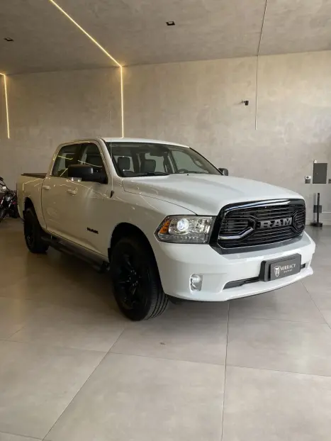 RAM Classic 5.7 V8 32V 4P HEMI LARAMIE AUTOMTICO, Foto 3