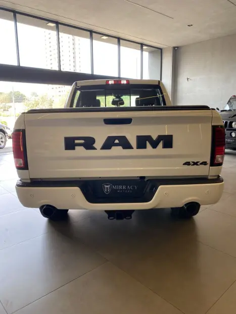 RAM Classic 5.7 V8 32V 4P HEMI LARAMIE AUTOMTICO, Foto 6