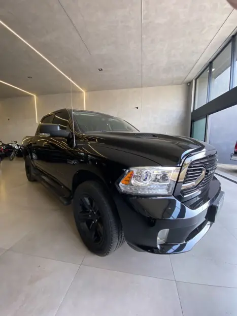 RAM Classic 5.7 V8 32V 4P HEMI LARAMIE NIGHT EDITION AUTOMTICO, Foto 3