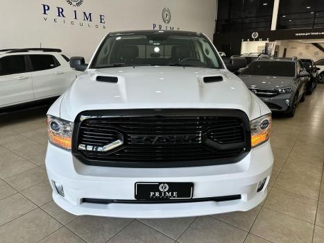 RAM Classic 5.7 V8 32V 4P HEMI LARAMIE NIGHT EDITION AUTOMTICO, Foto 2