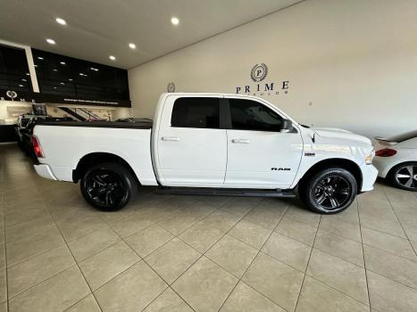 RAM Classic 5.7 V8 32V 4P HEMI LARAMIE NIGHT EDITION AUTOMTICO, Foto 3