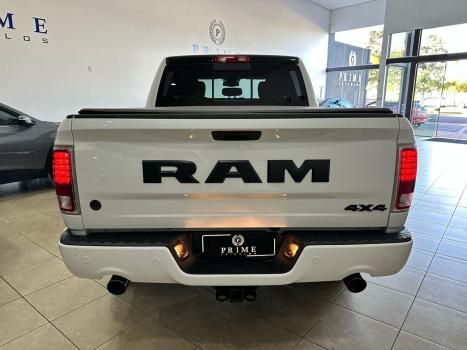 RAM Classic 5.7 V8 32V 4P HEMI LARAMIE NIGHT EDITION AUTOMTICO, Foto 4