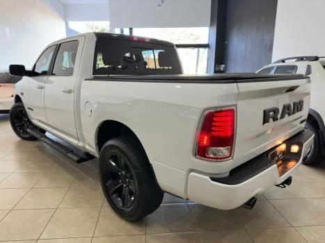 RAM Classic 5.7 V8 32V 4P HEMI LARAMIE NIGHT EDITION AUTOMTICO, Foto 5