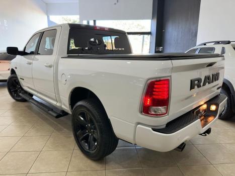 RAM Classic 5.7 V8 32V 4P HEMI LARAMIE NIGHT EDITION AUTOMTICO, Foto 2