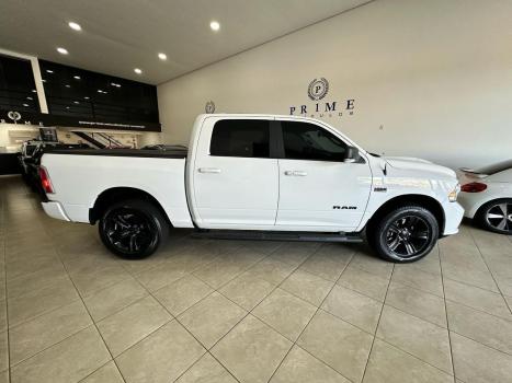 RAM Classic 5.7 V8 32V 4P HEMI LARAMIE NIGHT EDITION AUTOMTICO, Foto 4