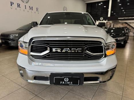RAM Classic 5.7 V8 32V 4P HEMI LARAMIE AUTOMTICO, Foto 2