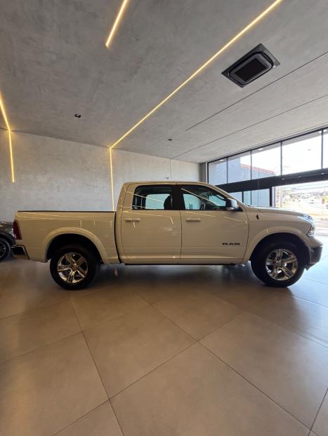 RAM Classic 5.7 V8 32V 4P HEMI LARAMIE AUTOMTICO, Foto 4