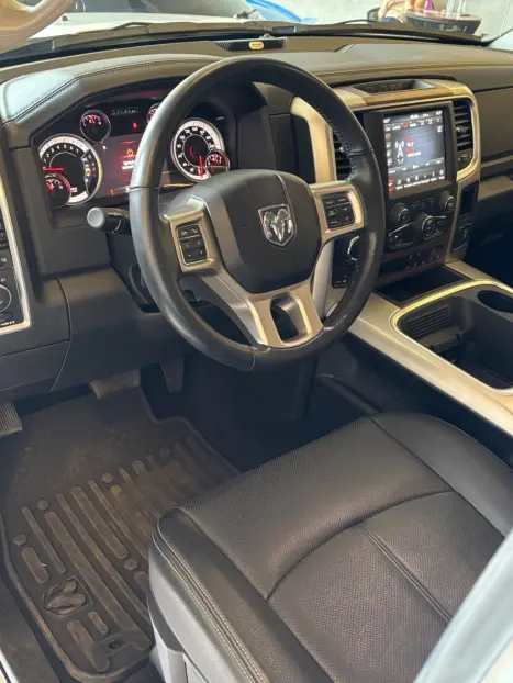 RAM Classic 5.7 V8 32V 4P HEMI LARAMIE AUTOMTICO, Foto 8