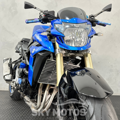 SUZUKI GSR 750 , Foto 5