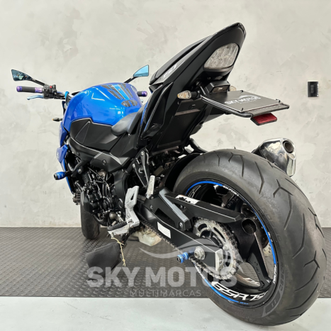 SUZUKI GSR 750 , Foto 6