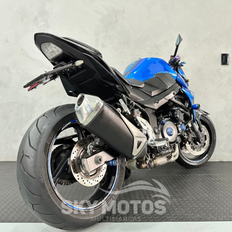 SUZUKI GSR 750 , Foto 8