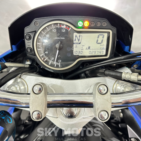 SUZUKI GSR 750 , Foto 12