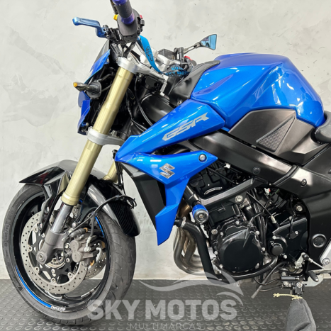 SUZUKI GSR 750 , Foto 15