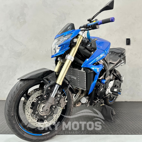 SUZUKI GSR 750 , Foto 16