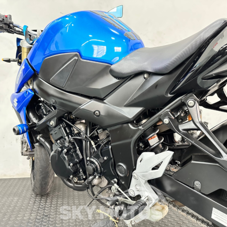 SUZUKI GSR 750 , Foto 19