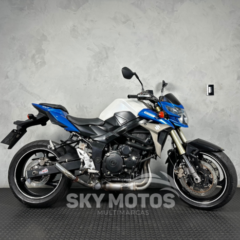 SUZUKI GSR 750 , Foto 1