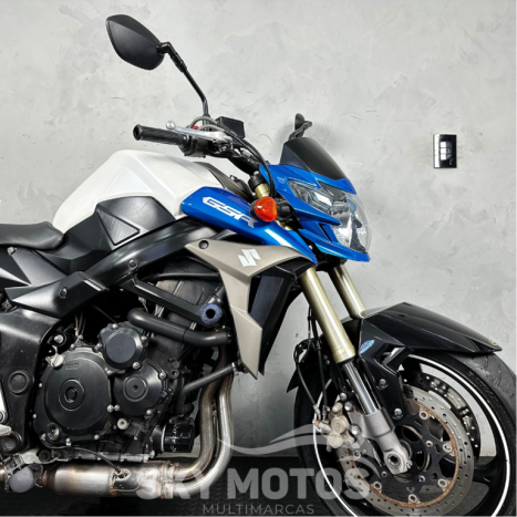 SUZUKI GSR 750 , Foto 3