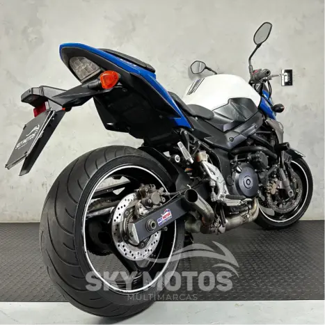 SUZUKI GSR 750 , Foto 7