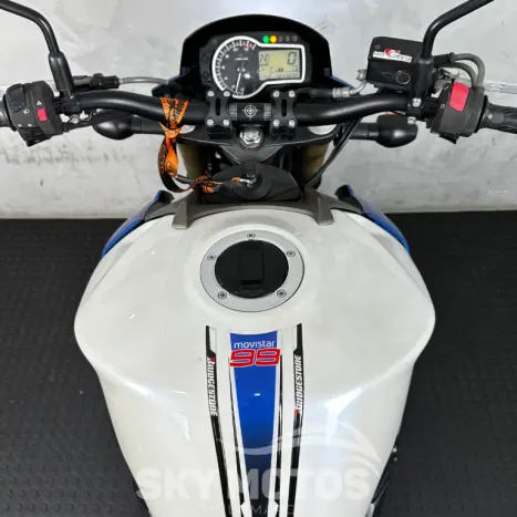 SUZUKI GSR 750 , Foto 10