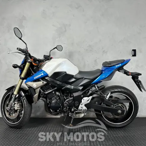 SUZUKI GSR 750 , Foto 11