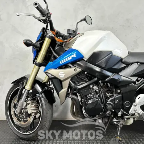 SUZUKI GSR 750 , Foto 12