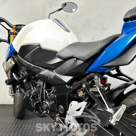 SUZUKI GSR 750 , Foto 18