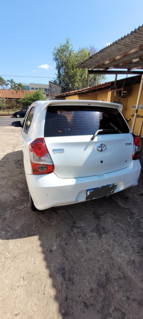 TOYOTA Etios Hatch 1.3 16V 4P FLEX X, Foto 2