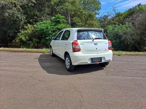 TOYOTA Etios Hatch 1.3 16V 4P FLEX X, Foto 6