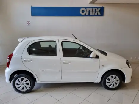 TOYOTA Etios Hatch 1.3 16V 4P FLEX X, Foto 2