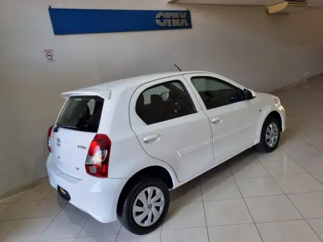 TOYOTA Etios Hatch 1.3 16V 4P FLEX X, Foto 3
