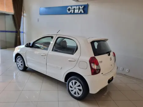 TOYOTA Etios Hatch 1.3 16V 4P FLEX X, Foto 5