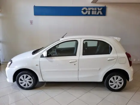 TOYOTA Etios Hatch 1.3 16V 4P FLEX X, Foto 6