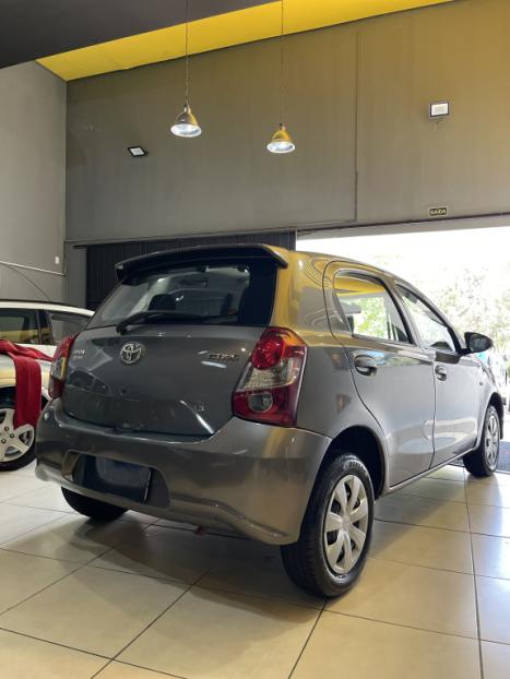 TOYOTA Etios Hatch 1.3 16V 4P FLEX X, Foto 4