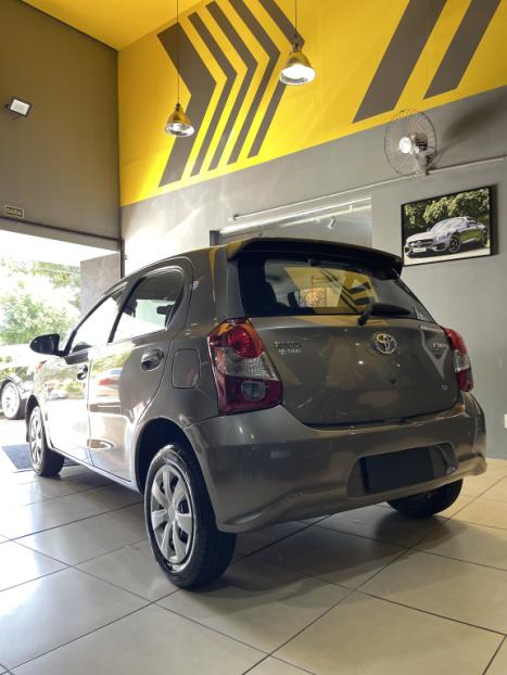TOYOTA Etios Hatch 1.3 16V 4P FLEX X, Foto 6