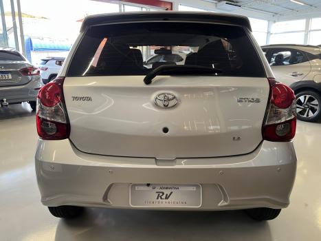 TOYOTA Etios Hatch 1.3 16V 4P FLEX X AUTOMTICO, Foto 4