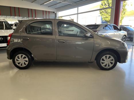 TOYOTA Etios Hatch 1.3 16V 4P FLEX X AUTOMTICO, Foto 3