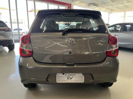 TOYOTA Etios Hatch 1.3 16V 4P FLEX X AUTOMTICO, Foto 4