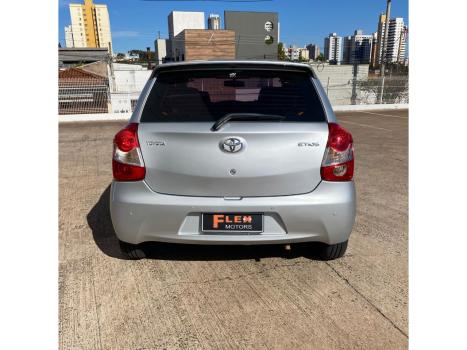 TOYOTA Etios Hatch 1.3 16V 4P FLEX X, Foto 5