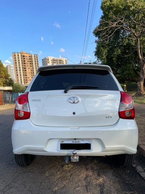 TOYOTA Etios Hatch 1.3 16V 4P FLEX X AUTOMTICO, Foto 2