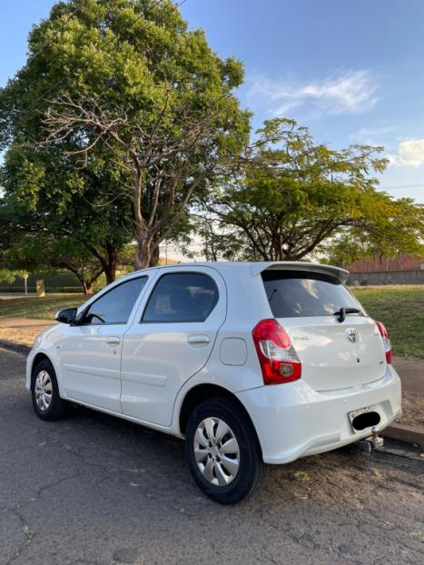 TOYOTA Etios Hatch 1.3 16V 4P FLEX X AUTOMTICO, Foto 3