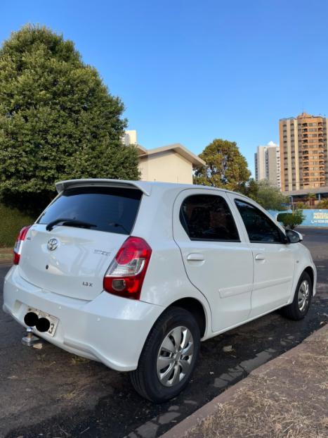 TOYOTA Etios Hatch 1.3 16V 4P FLEX X AUTOMTICO, Foto 4