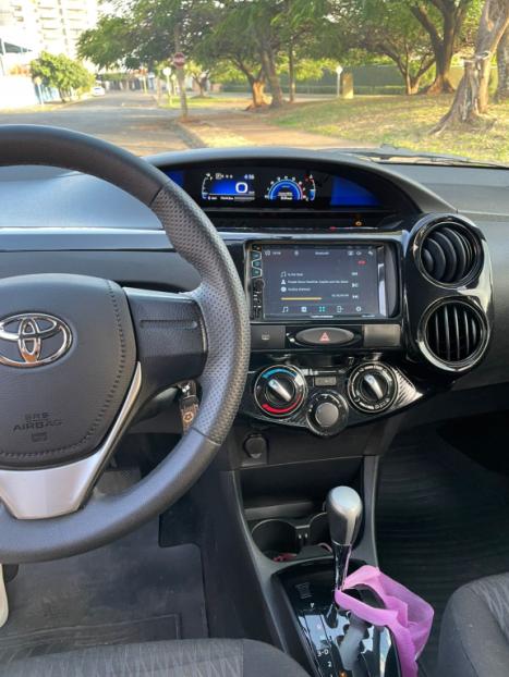 TOYOTA Etios Hatch 1.3 16V 4P FLEX X AUTOMTICO, Foto 6