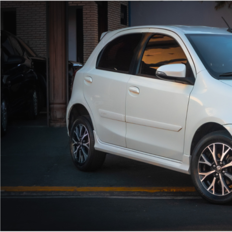 TOYOTA Etios Hatch 1.5 16V 4P FLEX PLATINUM AUTOMTICO, Foto 4