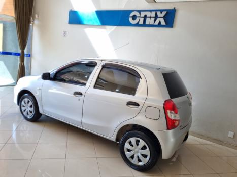 TOYOTA Etios Hatch 1.3 16V 4P FLEX, Foto 2