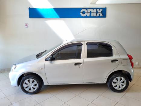 TOYOTA Etios Hatch 1.3 16V 4P FLEX, Foto 3
