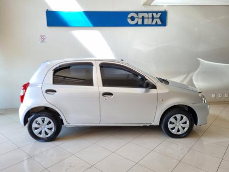 TOYOTA Etios Hatch 1.3 16V 4P FLEX, Foto 6